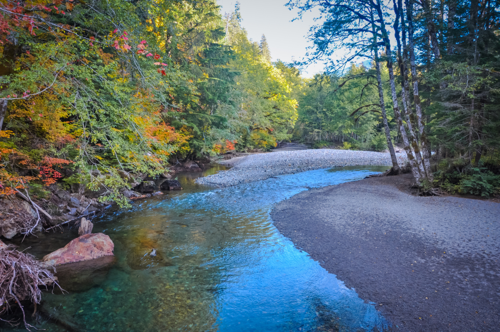 An image depicting the trail Three Lakes Trail and its surrounding area.