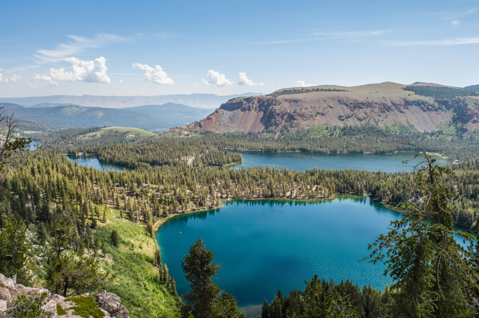 An image depicting the trail Deer Lakes and Duck Lake via Mammoth Crest Trail and its surrounding area.