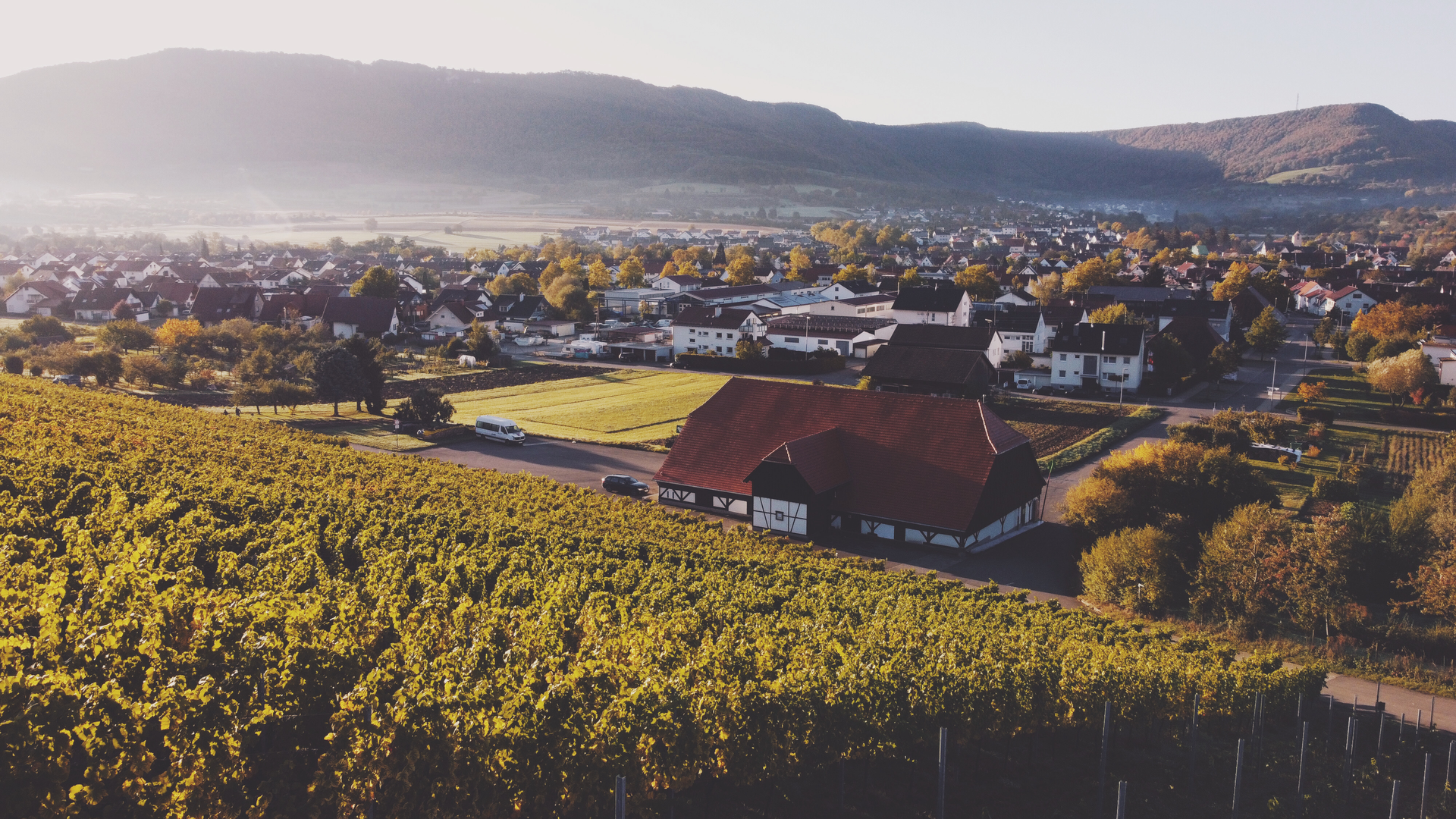 An image depicting the trail Kammweg Erzgebirge - Vogtland and its surrounding area.