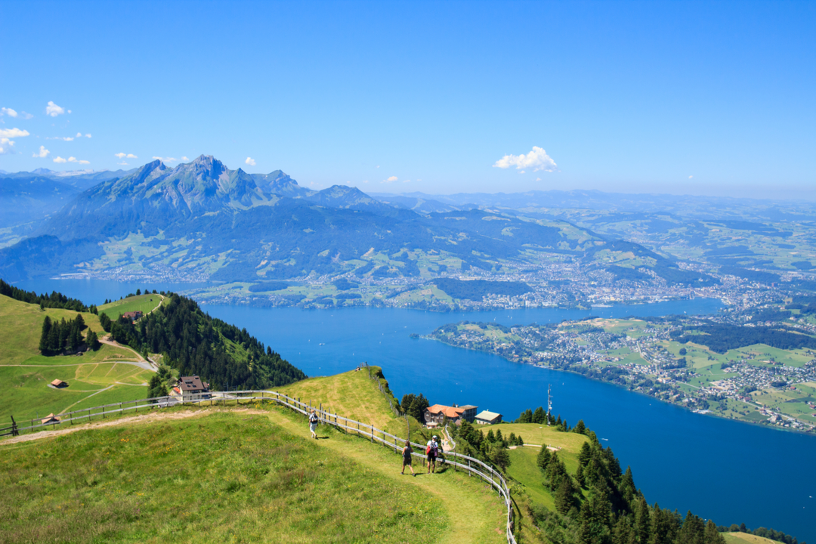 An image depicting the trail Vitznau - Freibergen - Rigi First - Rigi Kaltbad and its surrounding area.