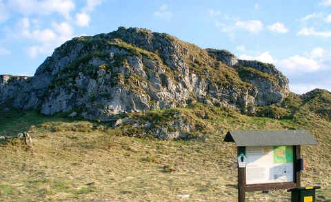 An image depicting the trail Galgenberg via Fritz Schlamelcher Weg and Gerenner Weg and its surrounding area.