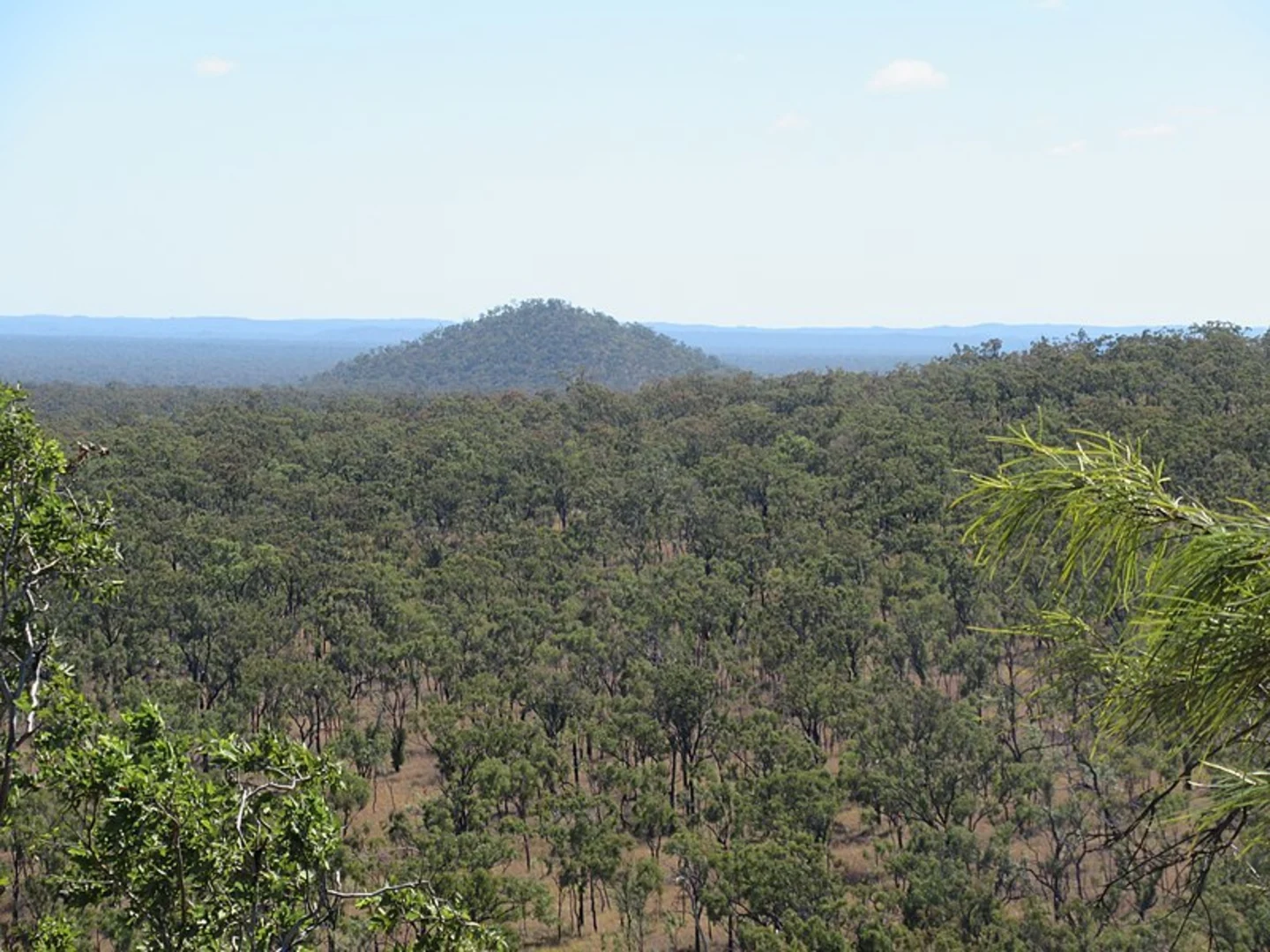 An image depicting the trail Kalkani Crater Rim Walk and its surrounding area.
