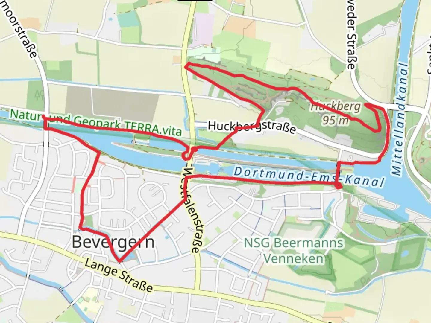 An image depicting the trail Dortmund-Ems-Kanal and Huckerg via Teutoschleife Bevergerner Paettken and its surrounding area.