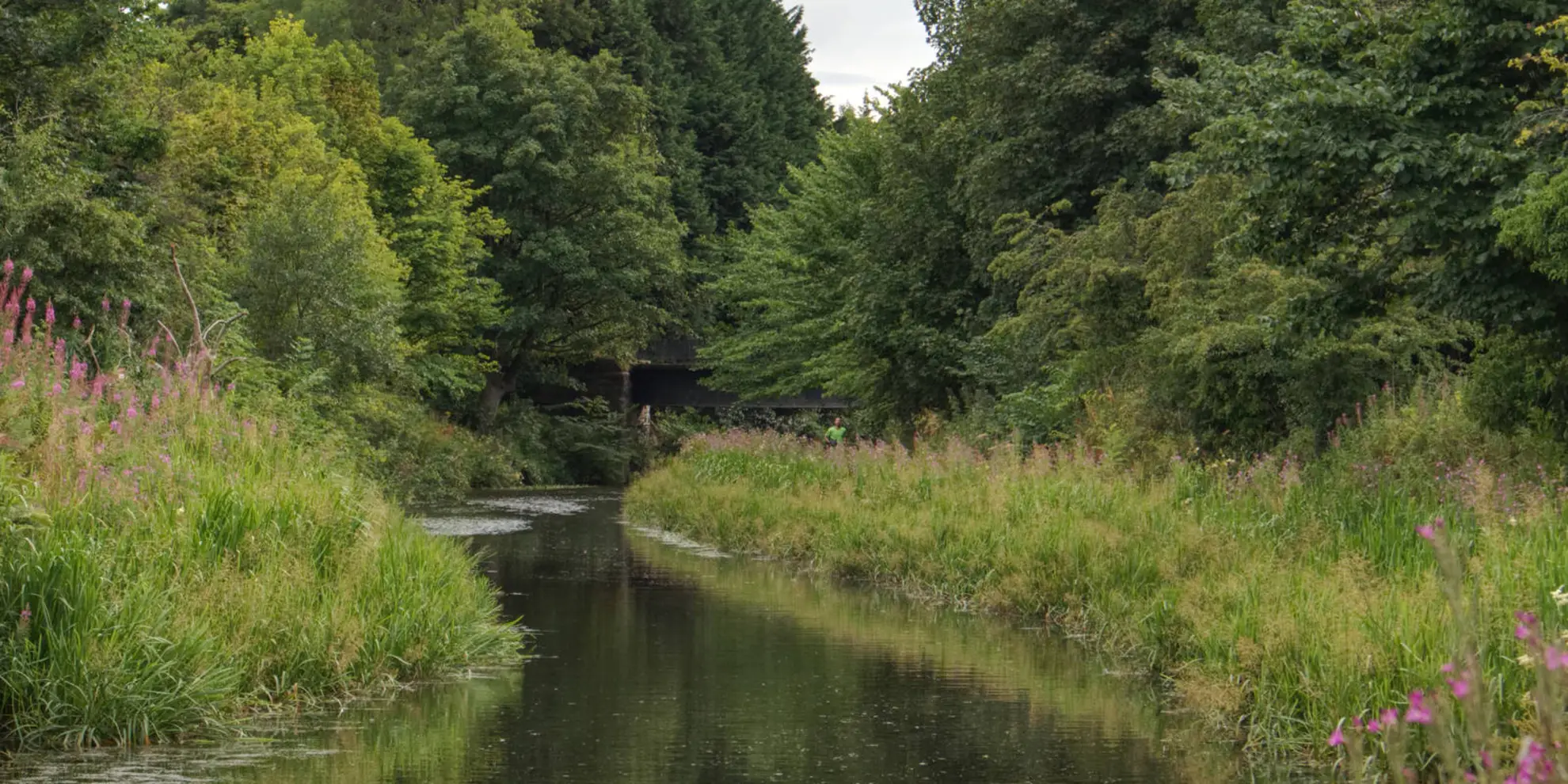 An image depicting the trail Edinburgh to Glasgow Canals Walk and its surrounding area.