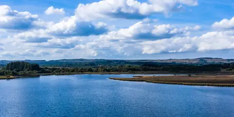An image depicting the trail GR 380 - Tour des Monts d'Arrée and its surrounding area.