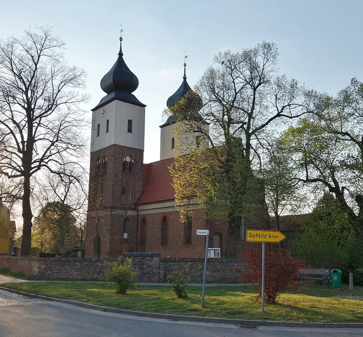 An image depicting the trail Gohlitzsee via Willibald Alexis Wanderweg and Emsterquellweg and its surrounding area.