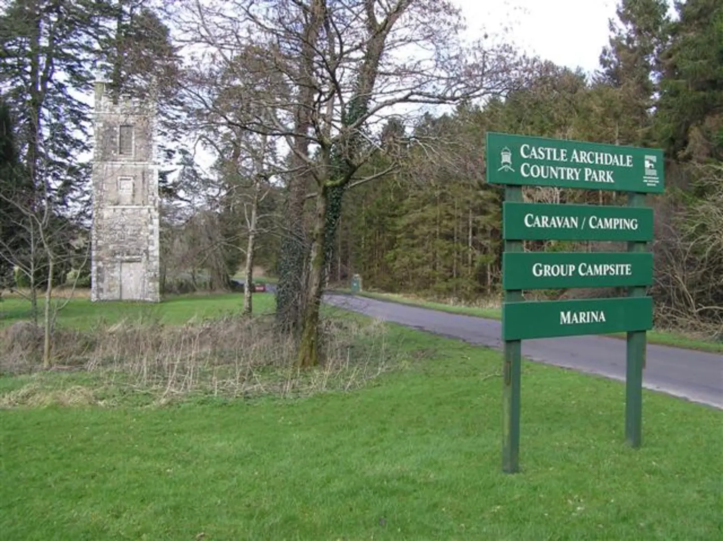 An image depicting the trail Castle Archdale Yellow Route and its surrounding area.