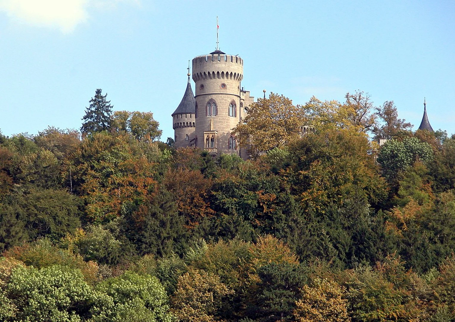 An image depicting the trail Kettwig Stausee to Selbeck via Neanderland Steig and its surrounding area.
