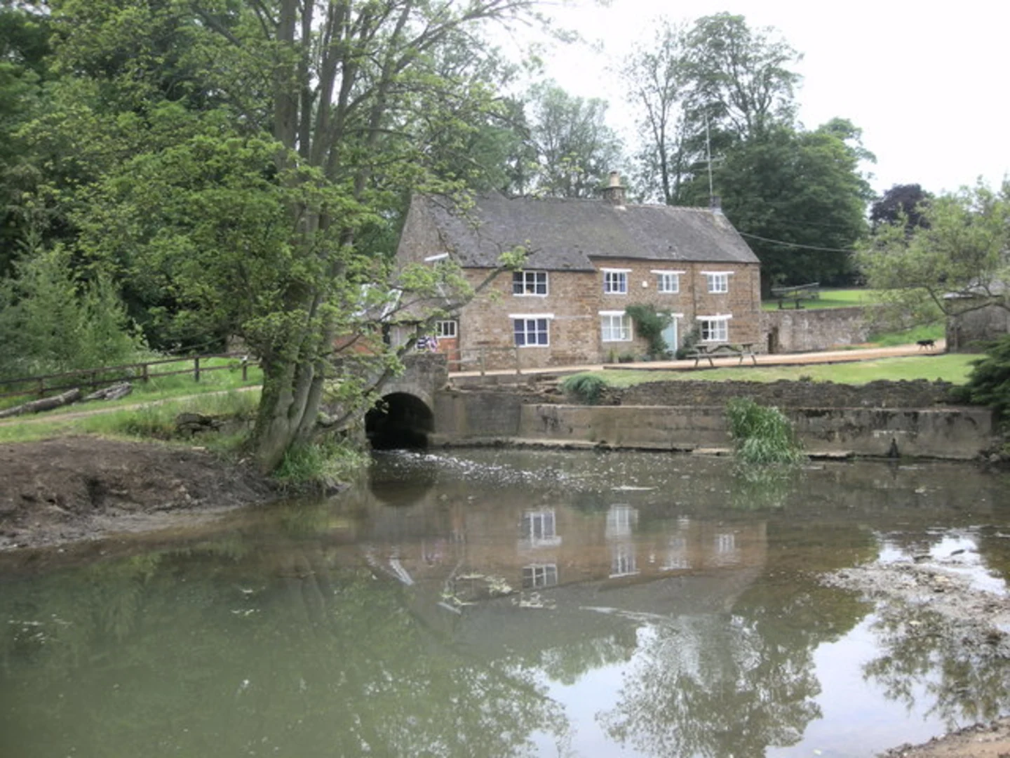 An image depicting the trail Edgcote Circular Walk and its surrounding area.