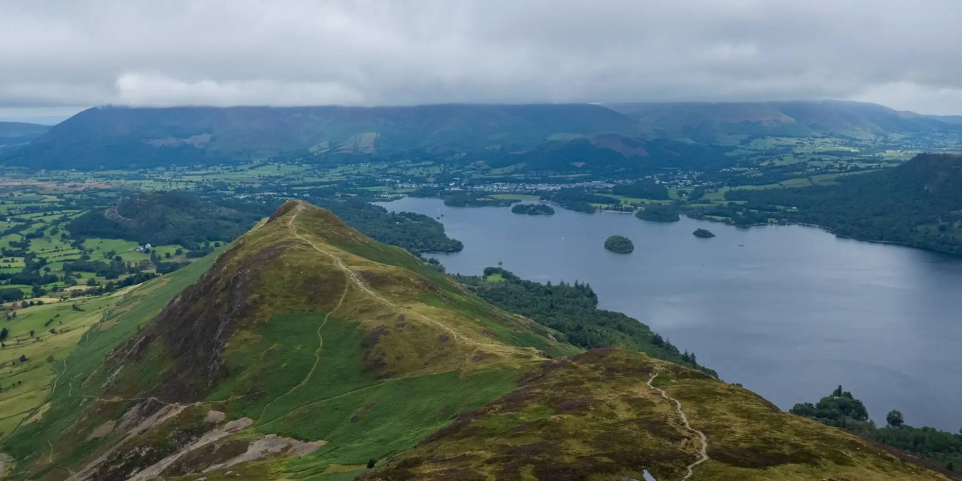 An image depicting the trail Catbells Walking Route and its surrounding area.
