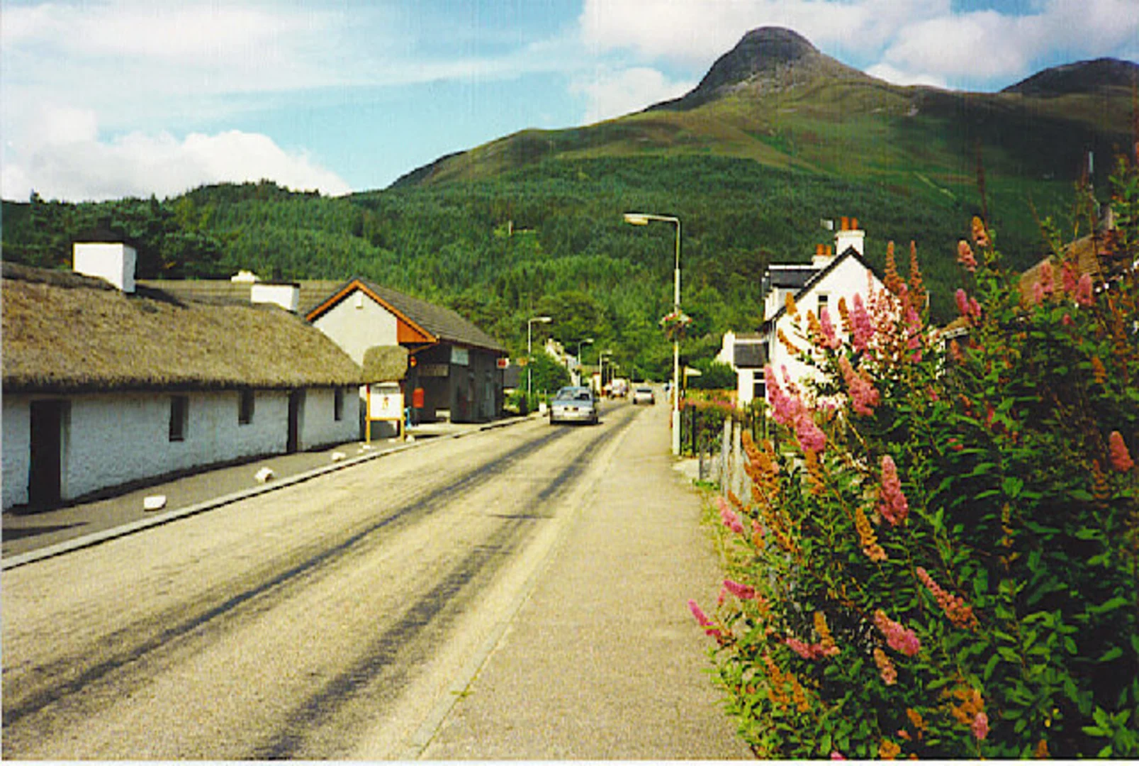 An image depicting the trail Stob Coire Sgreamhach and Sgorr na Ciche Loop from Altnafeadh and its surrounding area.