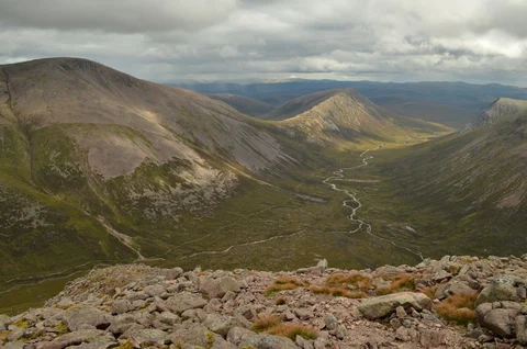 An image depicting the trail The Angel's Peak and Braeriach via Chalamain Gap and its surrounding area.