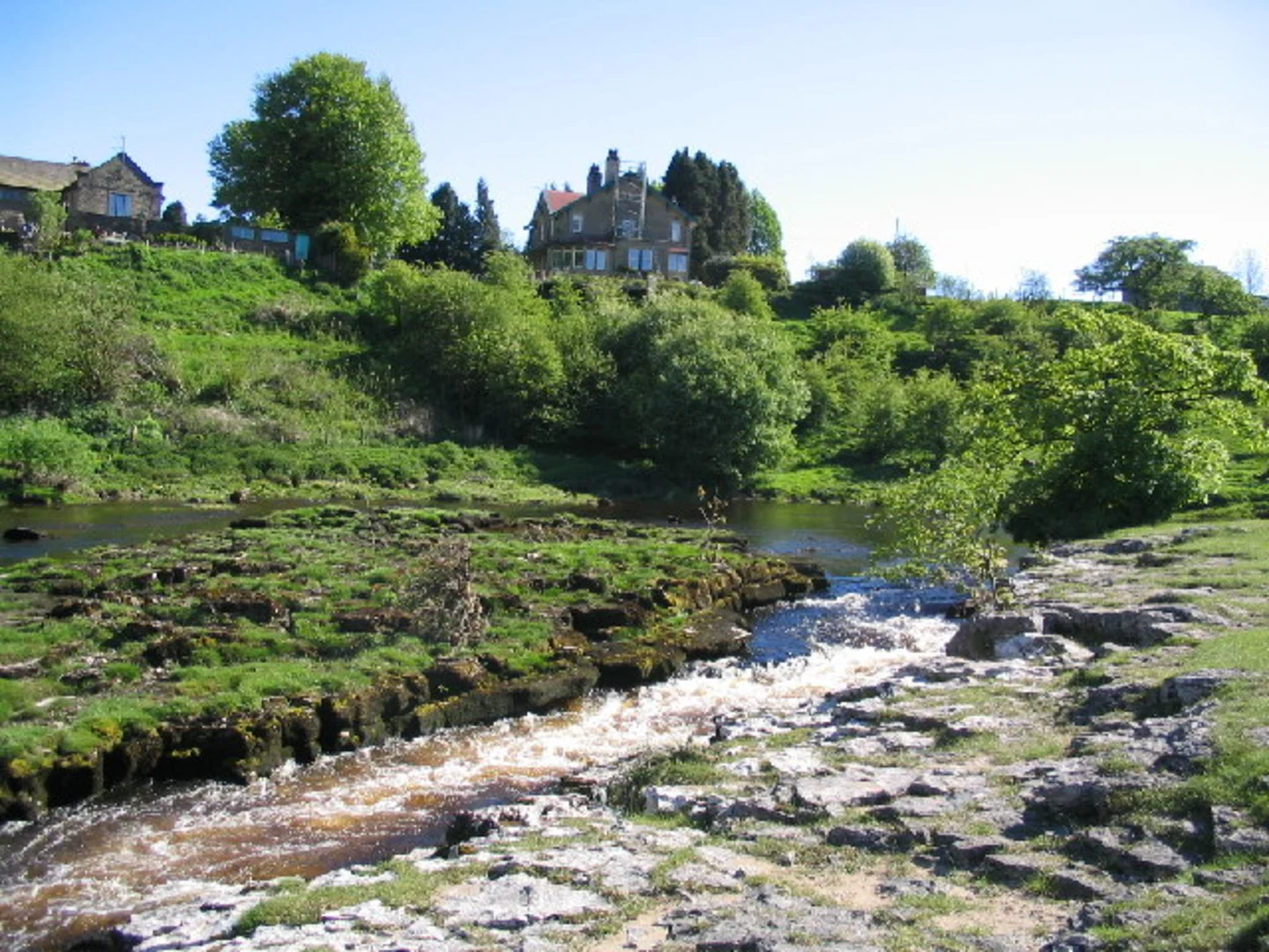 An image depicting the trail Grassington to Kettlewell Walk and its surrounding area.