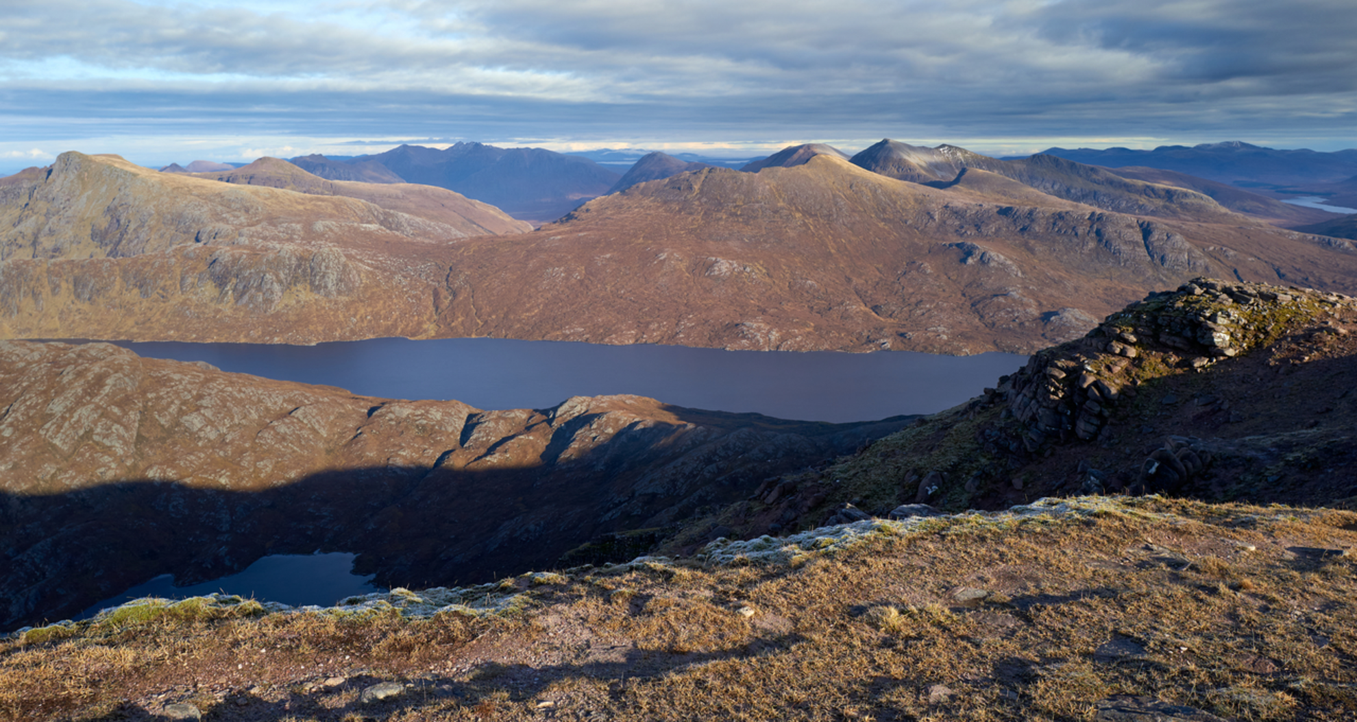 An image depicting the trail Mullach Coire Mhic Fhearchair and its surrounding area.