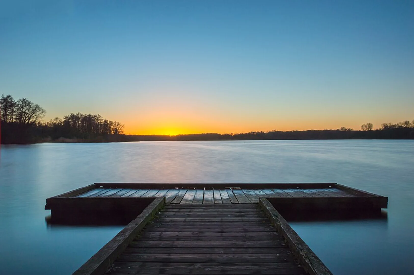 An image depicting the trail Poelvennsee via Schloßallee and Plankenheide and its surrounding area.