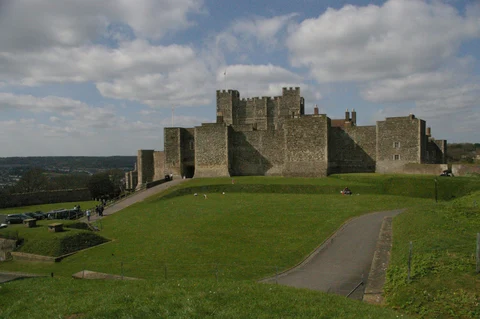 An image depicting the trail Dover Castle Loop and its surrounding area.