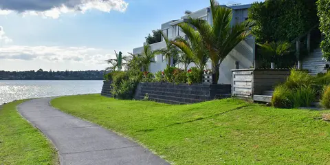 An image depicting the trail Pakuranga Rotary Path and its surrounding area.
