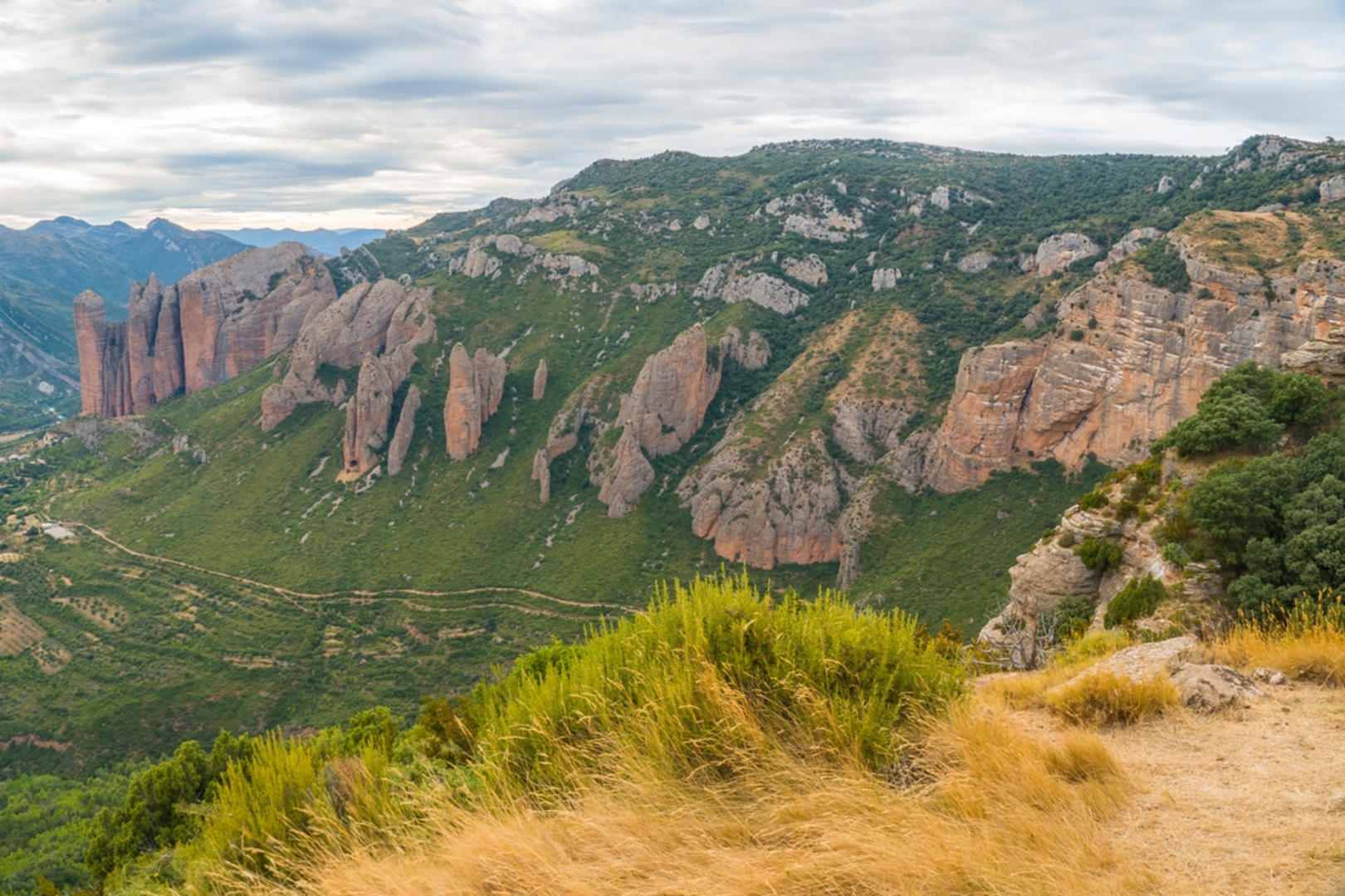 An image depicting the trail Sarsamarcuello - Vultures Viewpoint PR HU 99 and its surrounding area.