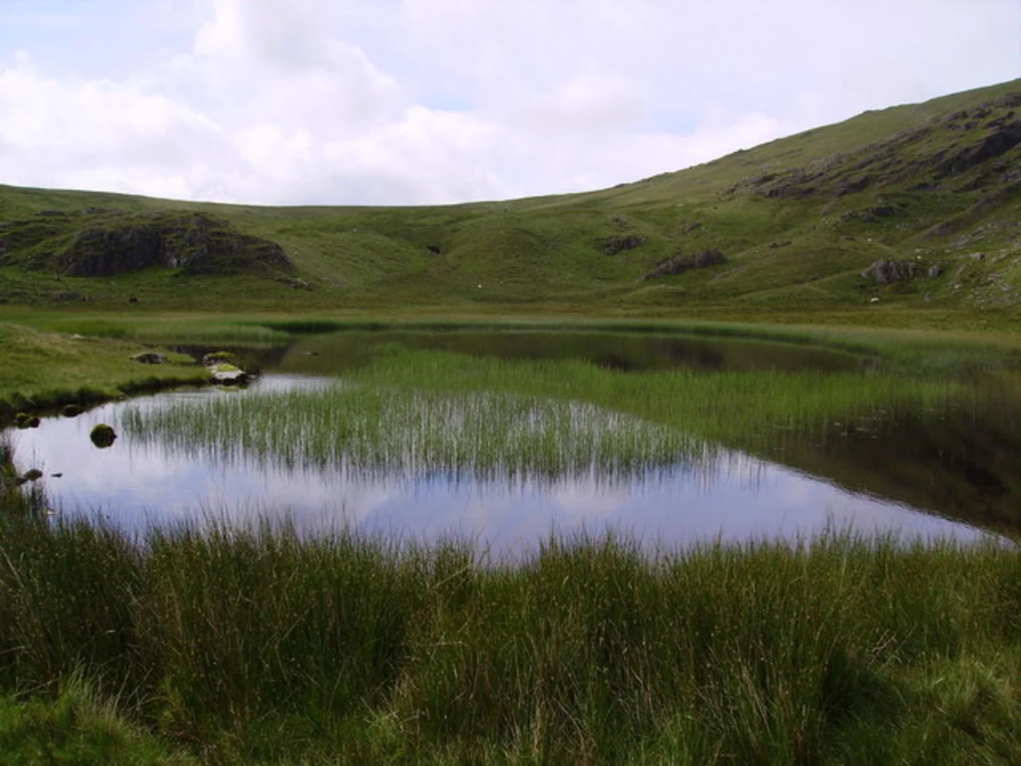 An image depicting the trail Dale Head Peak and Dalehead Tarn Walk via Cat Bells and Derwentwater and its surrounding area.