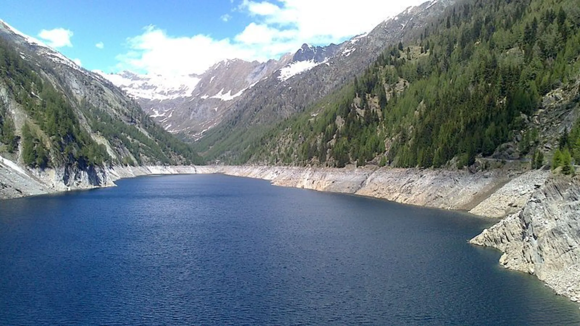 An image depicting the trail Fusio to Lago di Mognola Loop Trail and its surrounding area.