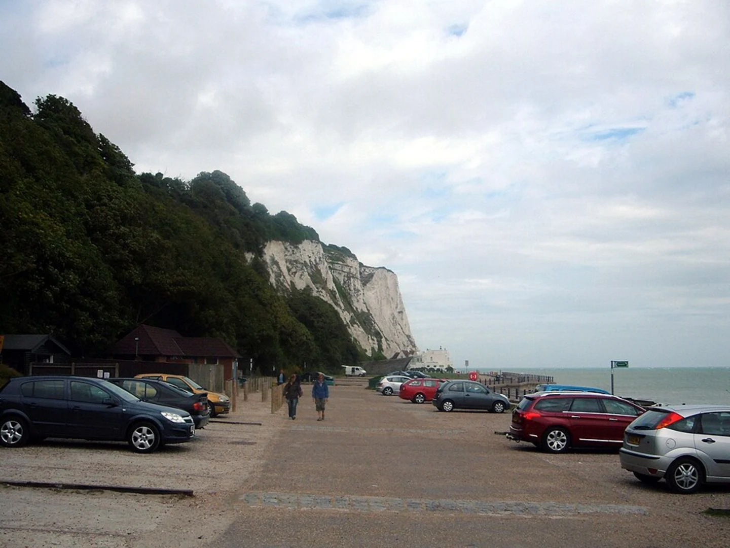 An image depicting the trail Langdon Beach, St Margaret's Bay via White Cliffs Country Trail and its surrounding area.