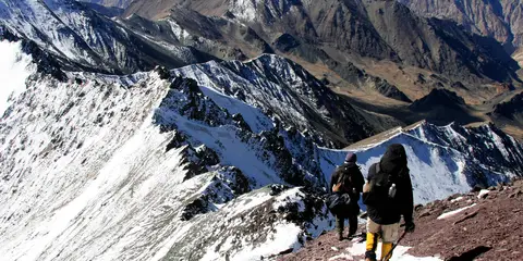 An image depicting the trail Stok Kangri Trek and its surrounding area.