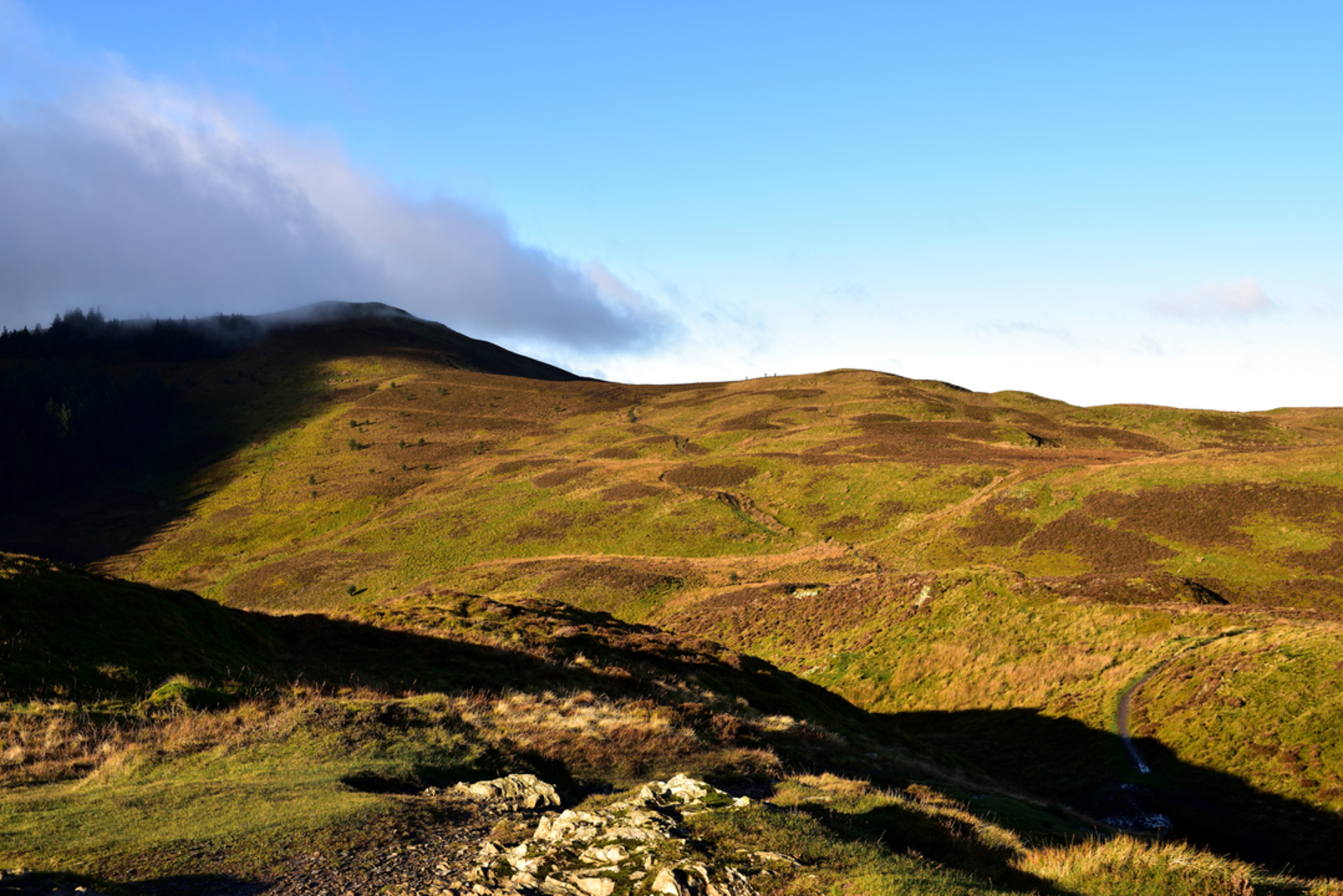 An image depicting the trail Lord's Seat and its surrounding area.