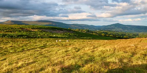 An image depicting the trail Brecon Beacons Traverse and its surrounding area.