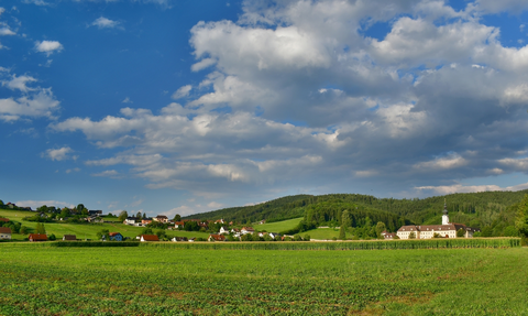 An image depicting the trail Mühlbacher Hut Hike and its surrounding area.