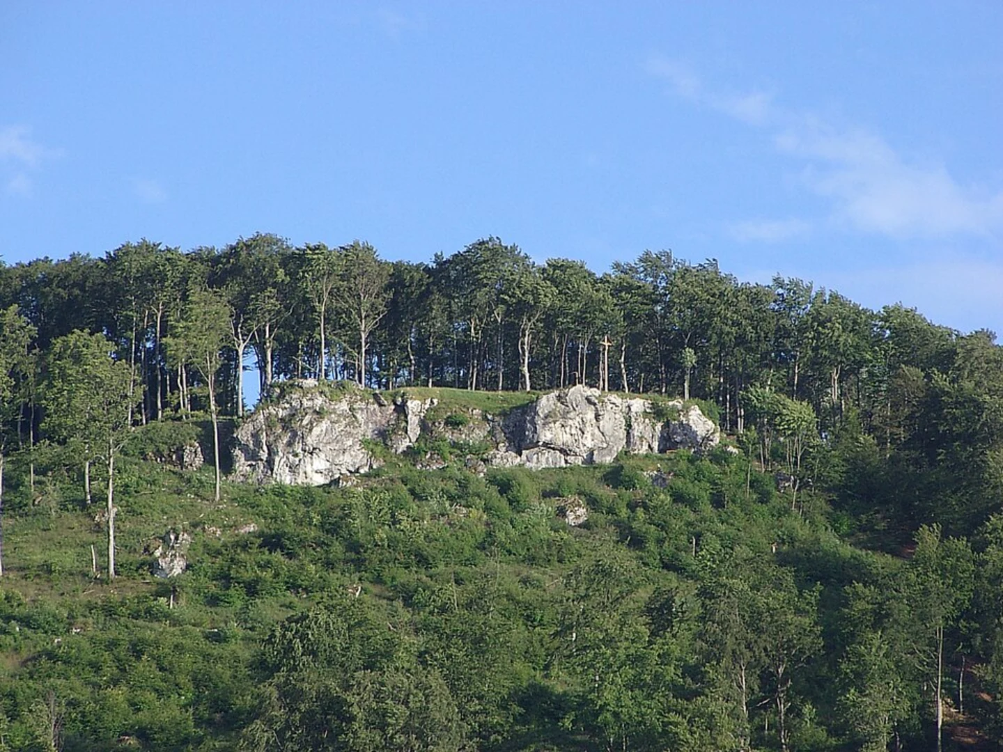 An image depicting the trail Rundwanderweg Oberkochen and its surrounding area.