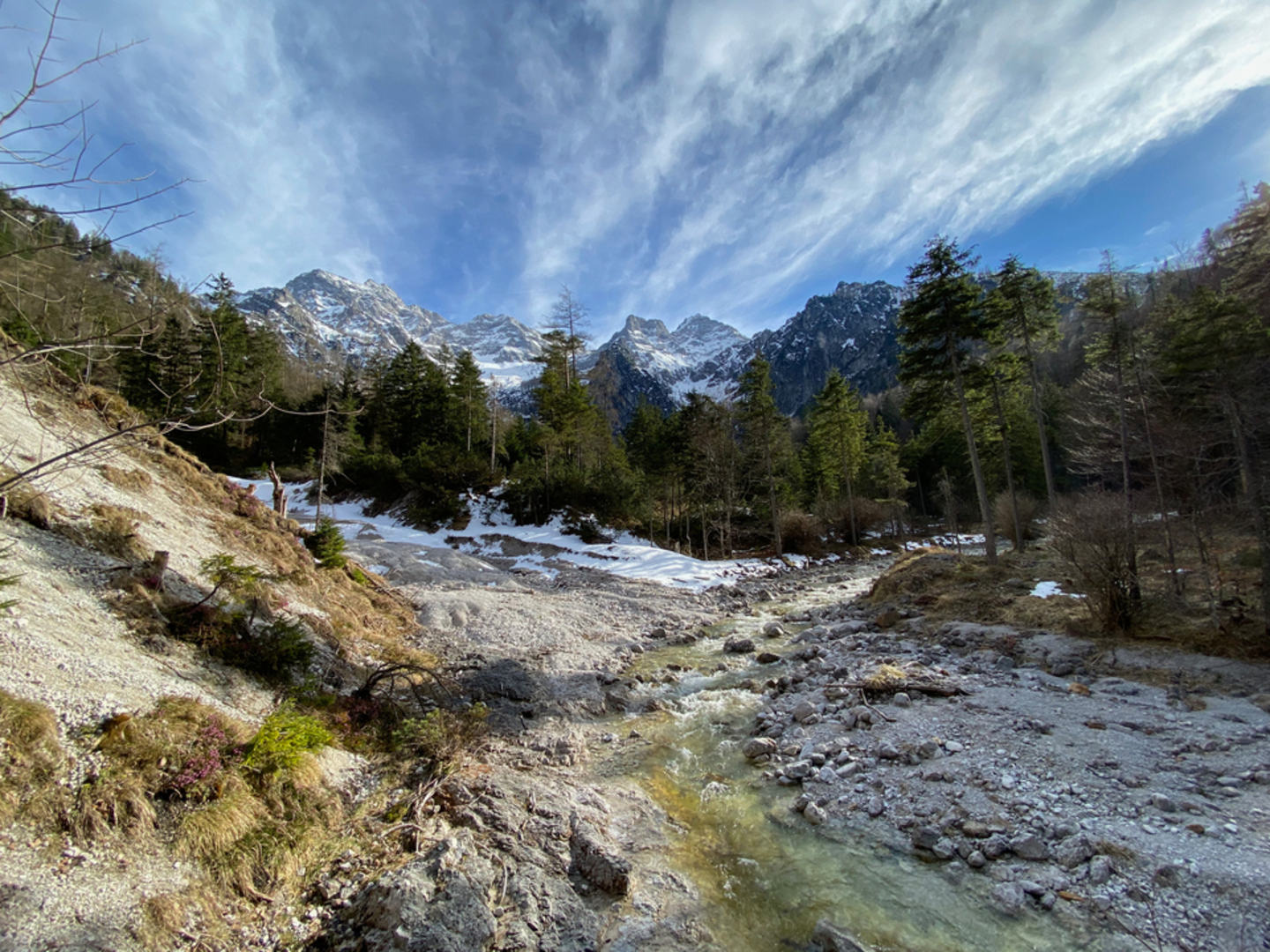 An image depicting the trail Kasberg mountain via Steyrerhütte and its surrounding area.