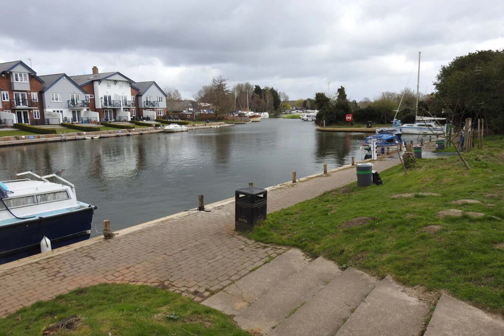 An image depicting the trail Loddon Circular Walk and its surrounding area.