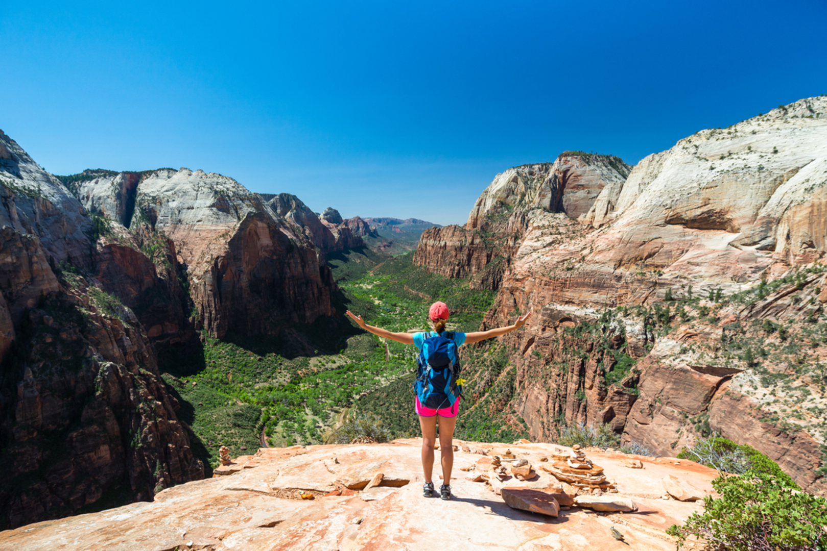 An image depicting the trail Angels Landing Trail and its surrounding area.