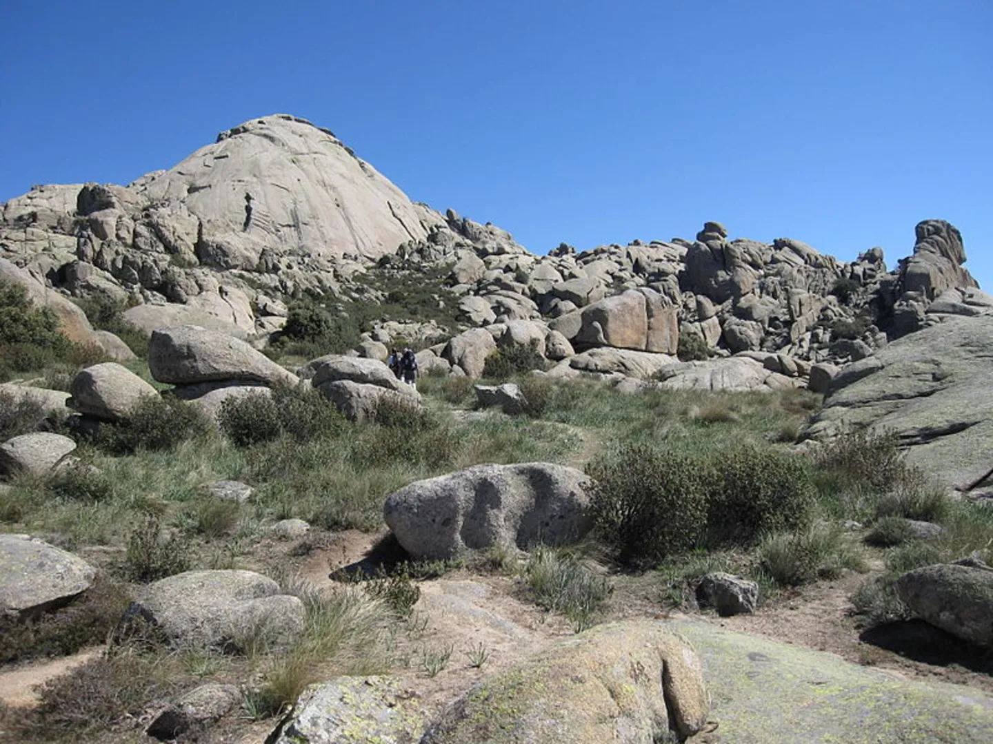 An image depicting the trail Cumbre del Yermo and its surrounding area.