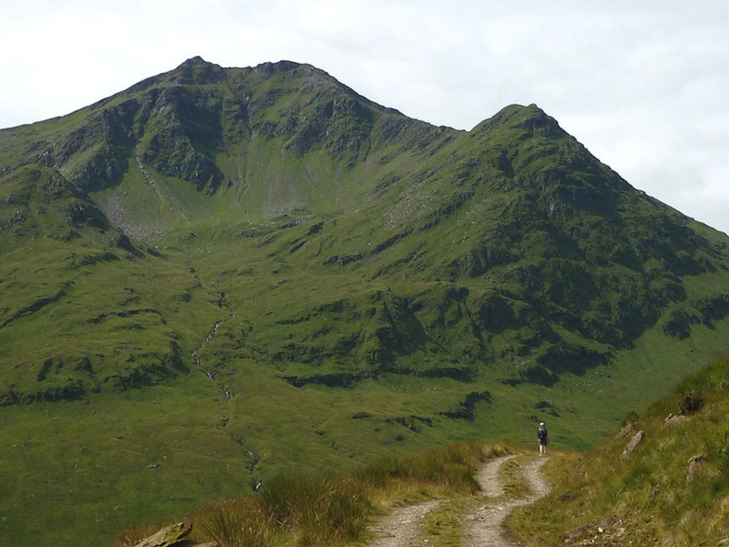 An image depicting the trail Coire Gaithach Northern Ridge via Ben Lui and its surrounding area.