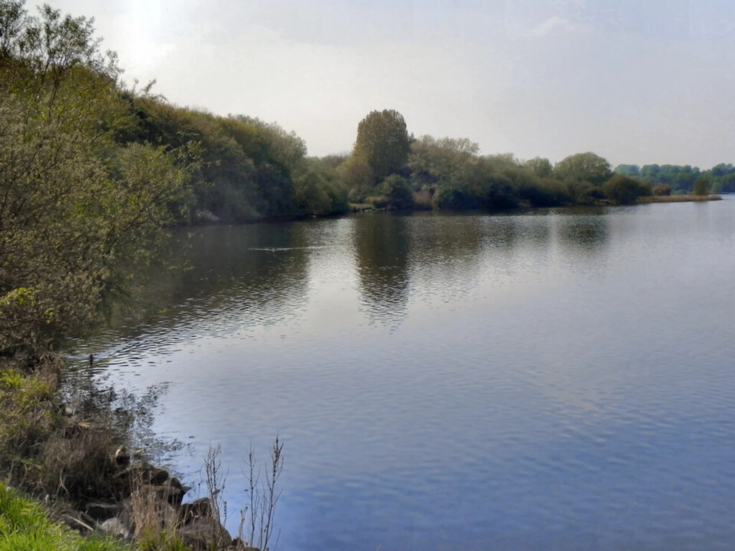 An image depicting the trail Worsley Canal Walk and its surrounding area.