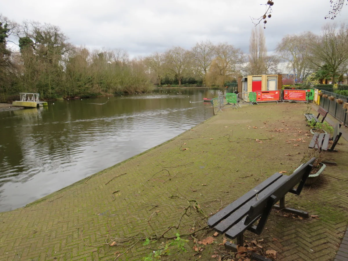 Clissold Park, Finsbury Park and West Reservoir via Parkland Walk Local