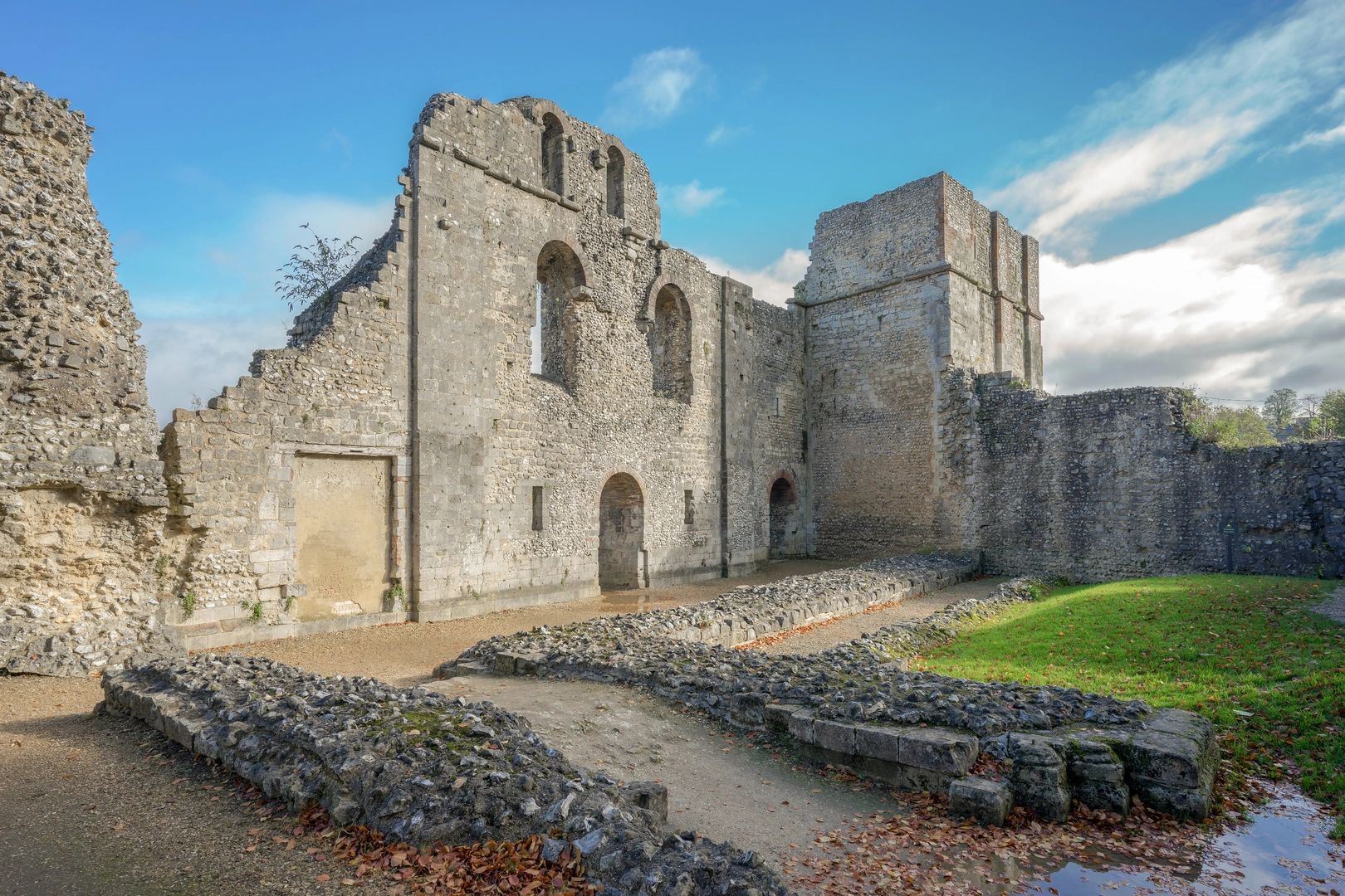 An image depicting the trail Pilgrims Trail and its surrounding area.