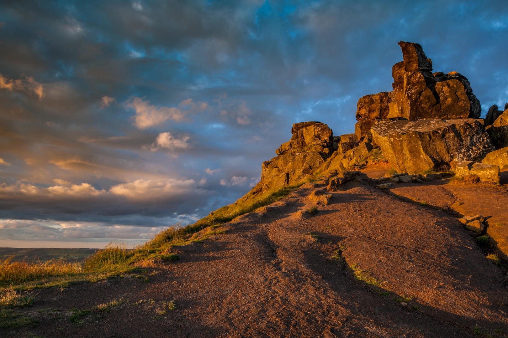 An image depicting the trail Wainstones Walk and its surrounding area.
