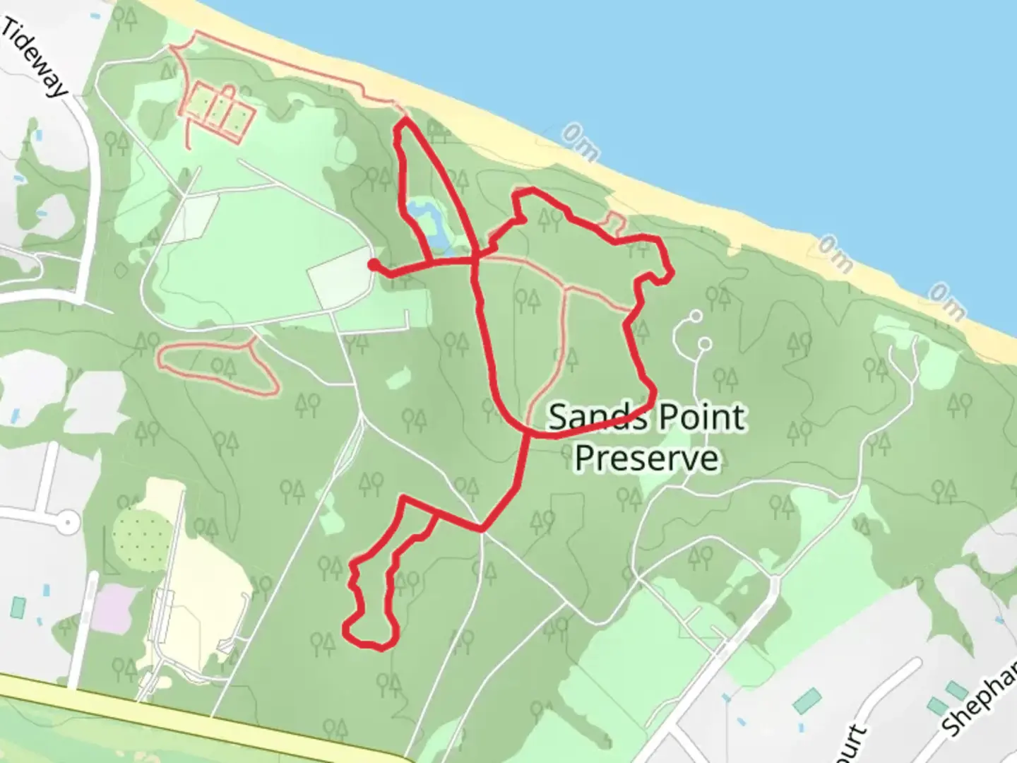 An image depicting the trail Sands Point Park and Preserve Loop and its surrounding area.