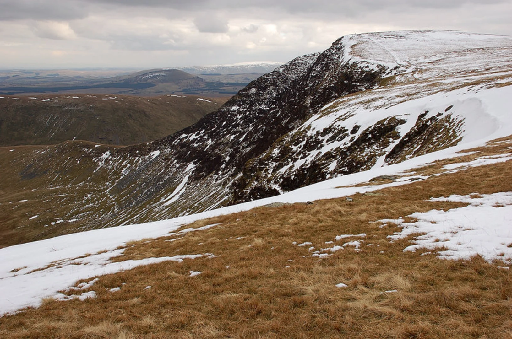 An image depicting the trail Bowscale Tarn, Bowscale Fell and Bannerdale Crags Loop from Mungrisdale and its surrounding area.