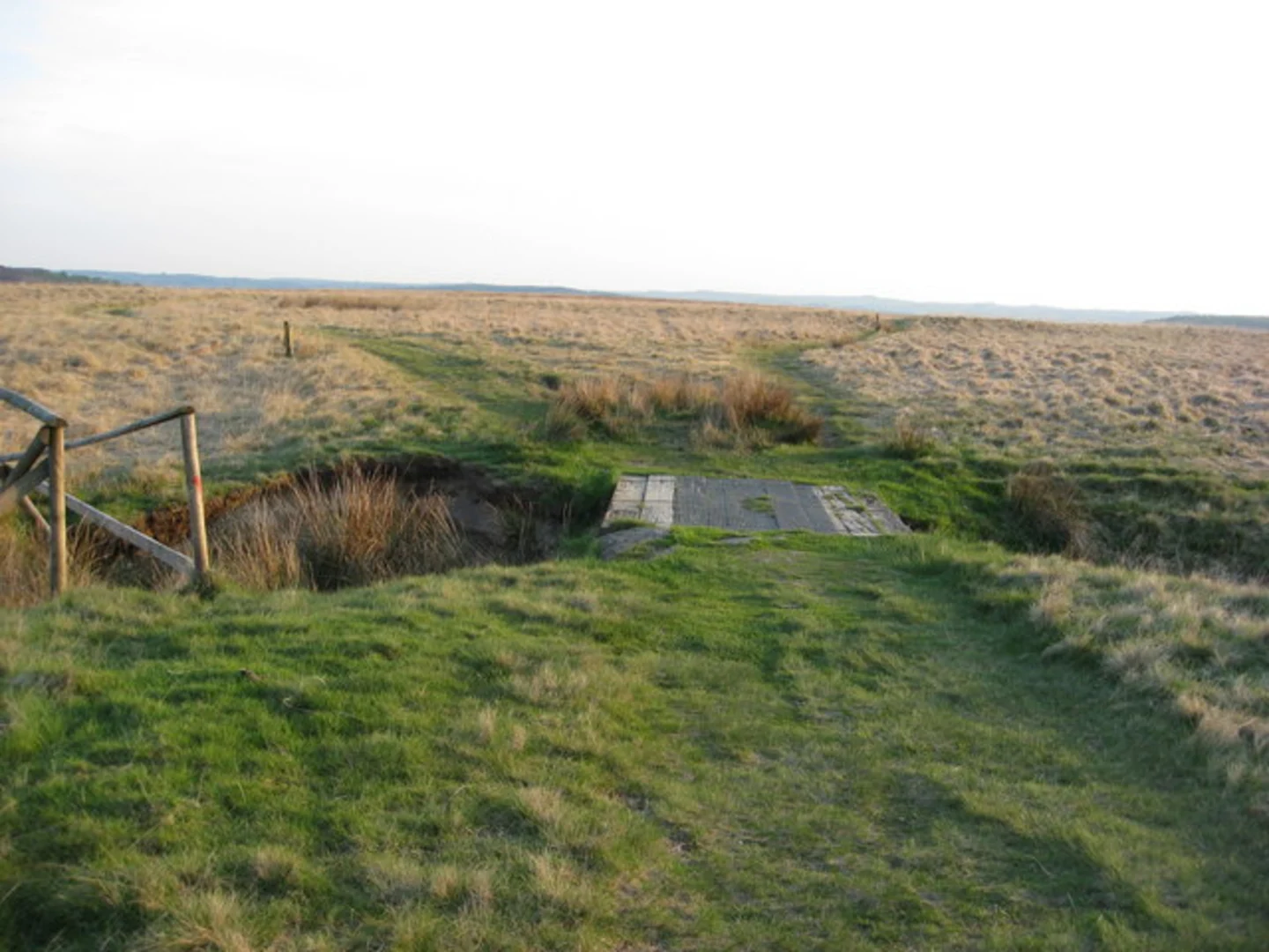 An image depicting the trail Robin Hood, Baslow and Chatsworth Park Loop and its surrounding area.