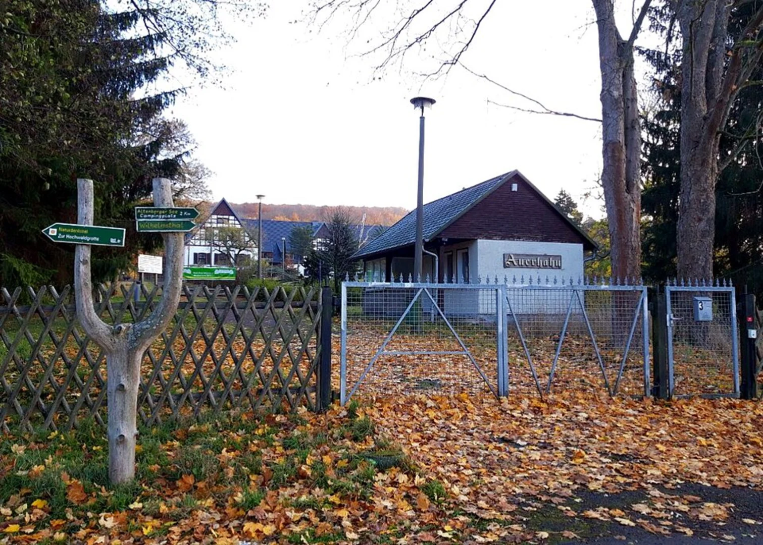 An image depicting the trail Herbisweiherbach, Jägerhof and Herbisweiher Loop via Hummel and its surrounding area.