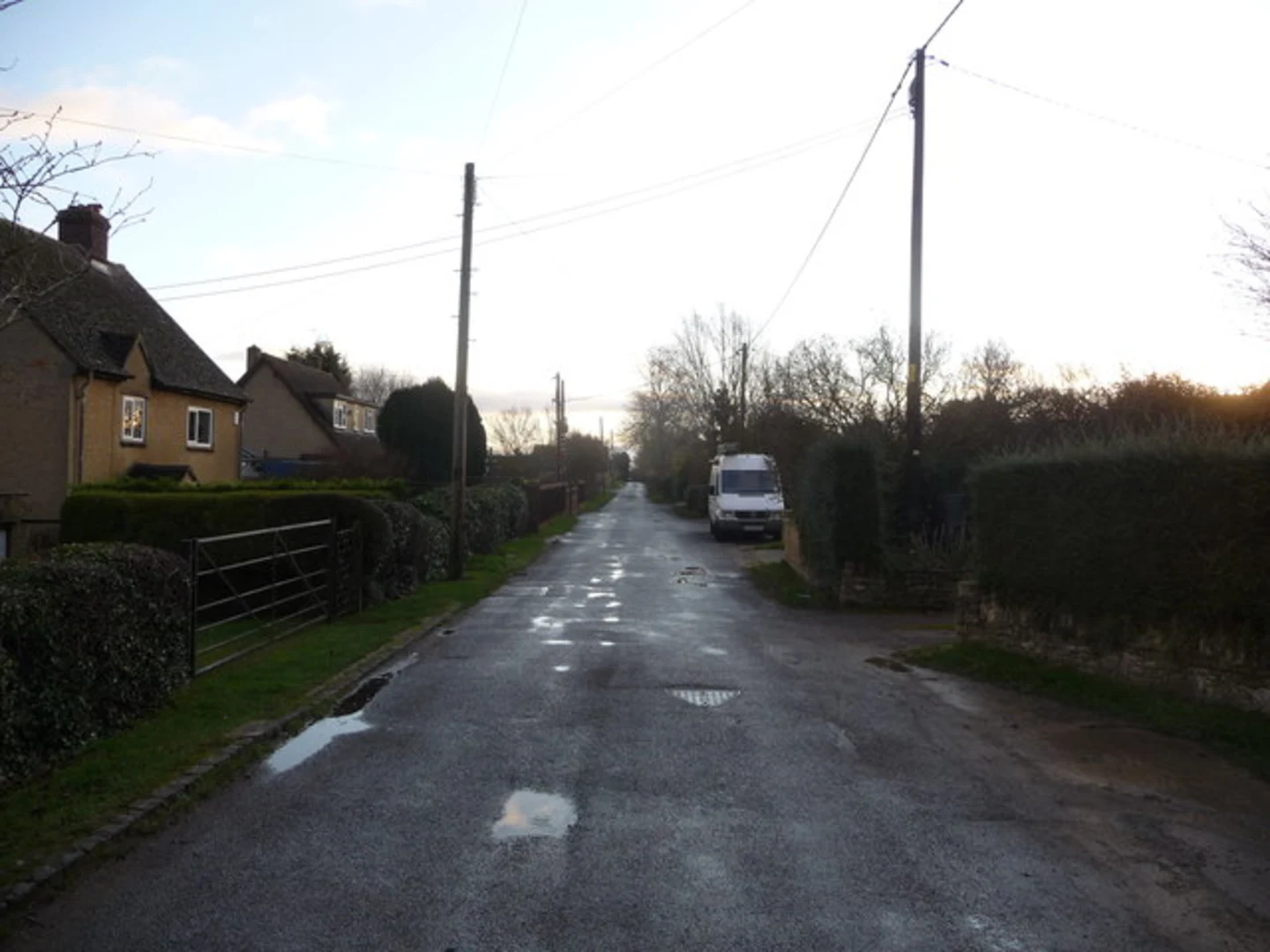 An image depicting the trail Mount Skippett and North Leigh Common Loop and its surrounding area.