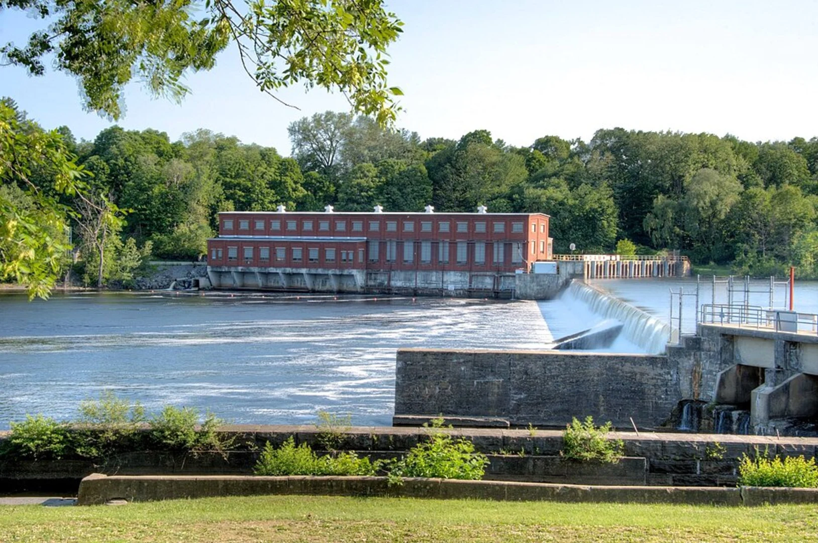 An image depicting the trail Glens Falls via Glens Falls Feeder Canal and its surrounding area.