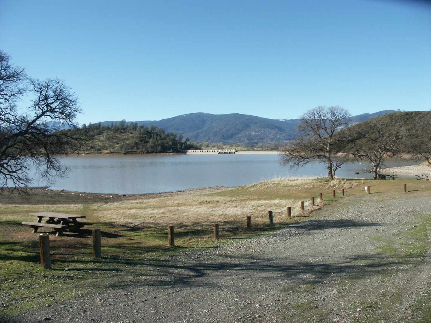 An image depicting the trail Stony Gorge Reservoir Shore Walk from Road 304 and its surrounding area.