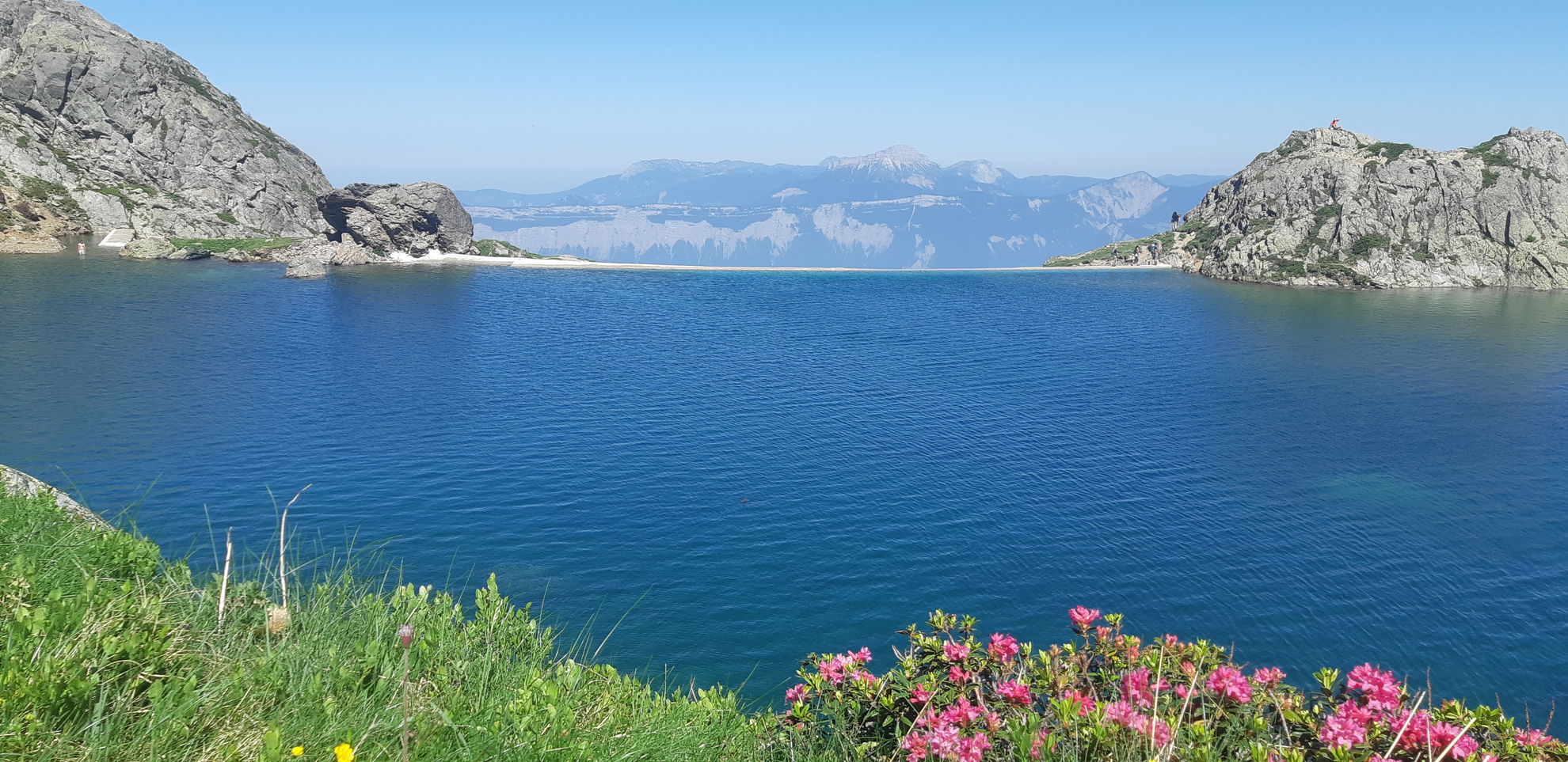 An image depicting the trail GR 738 - Haute Traversée de Belledonne and its surrounding area.