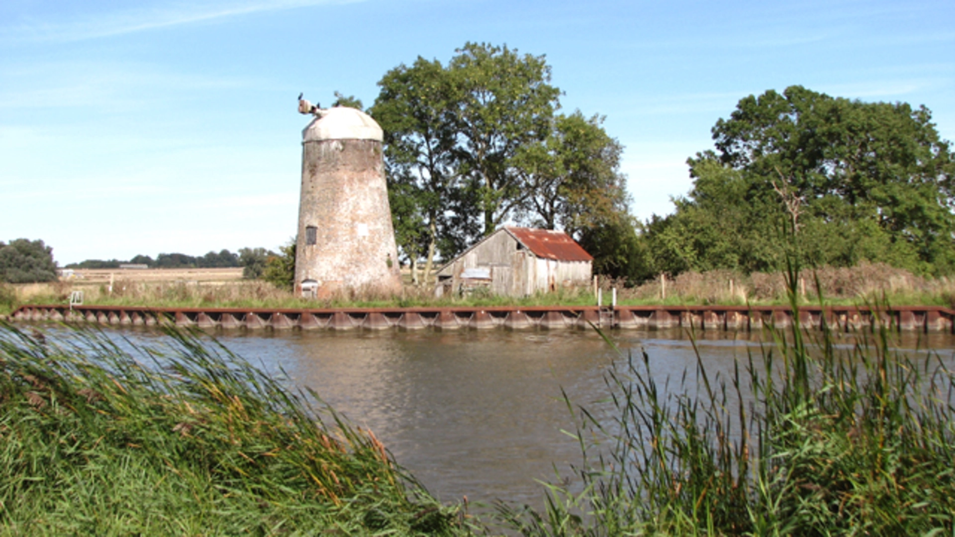 An image depicting the trail Muck Fleet and River Bure from near Oby and its surrounding area.