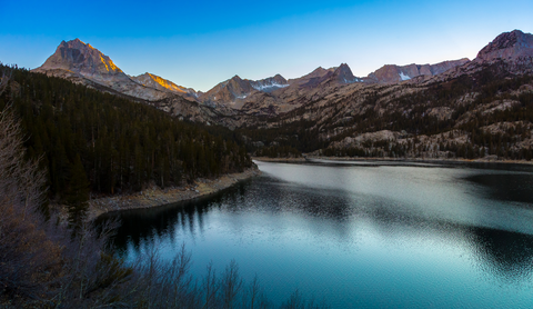 An image depicting the trail Mary Louise Lake via Bishop Pass Trail and its surrounding area.