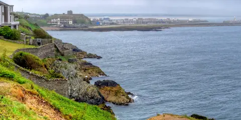 An image depicting the trail Howth Cliff Walk and its surrounding area.